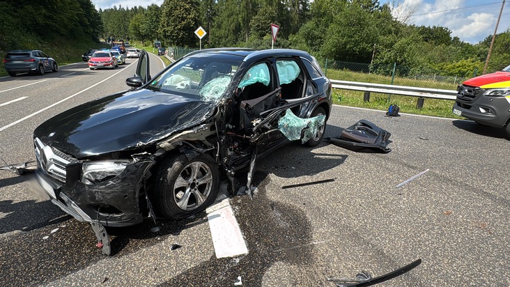 FW VG Westerburg: Verkehrsunfall im Kreuzungsbereich - vier Leichtverletzte
