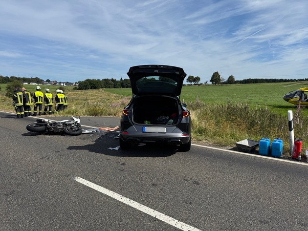 FW VG Westerburg: Schwerer Verkehrsunfall auf Bundesstraße 255 - Motorrad kollidiert mit PKW
