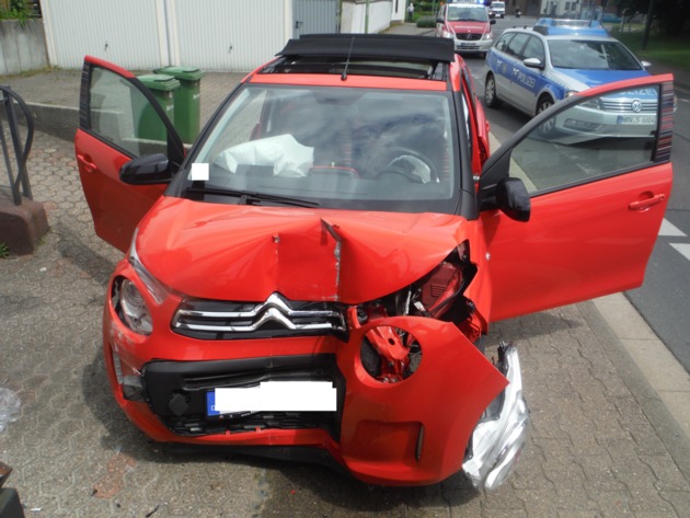 POL-DN: Kontrollverlust führte zu Verkehrsunfall