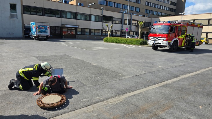 FW-WRN: TH_1 - LZ1 - Tierrettung - Entenküken im Gully