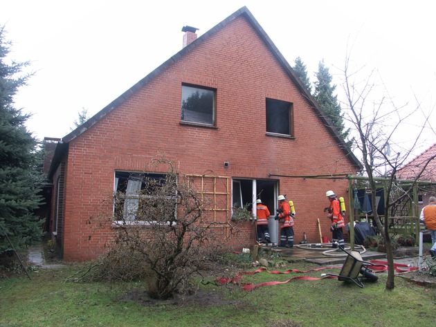 POL-NI: Lichtbilder zur Meldung &quot;Hausfrau wird Opfer eines Kuechenbrandes&quot; - Bilder im Download -