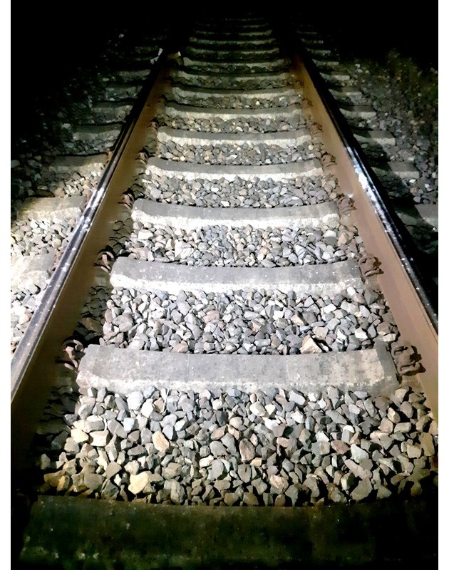 BPOL NRW: Lebensgefährlicher Leichtsinn - Unbekannte legen Steine auf Gleise in Übach-Palenberg - Bundespolizei nimmt Ermittlungen auf und warnt vor Folgen!