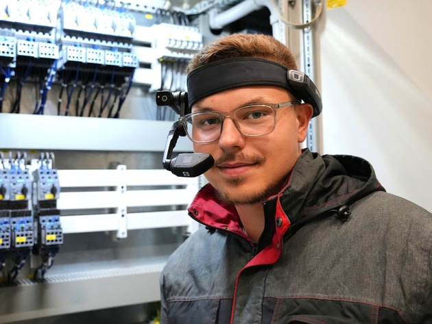 Datenbrille, Drohne &amp; Anleitung per App: Wie digitale Helfer die Wartung der Kaufland-Logistikanlagen erleichtern