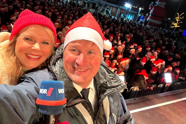 Weihnachtliche Bestleistung für den größten Weihnachtstanz bei WDR LOKALZEIT – live im TV holen 870 Menschen den RID-Weltrekord nach Castrop-Rauxel