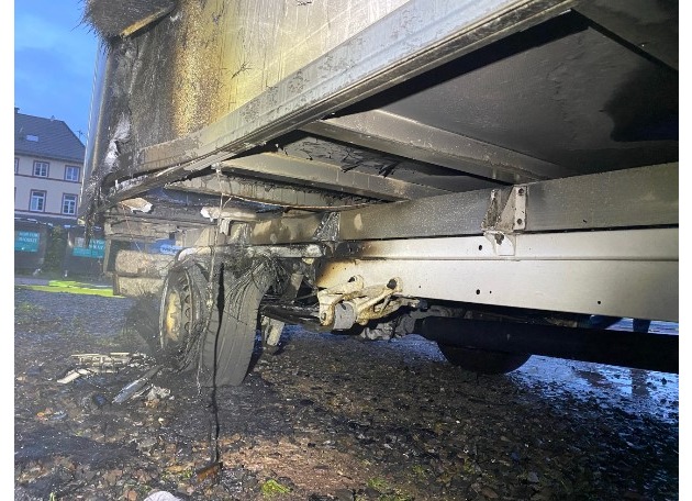 POL-PDTR: Brand eines 7.5 t Kastenwagen