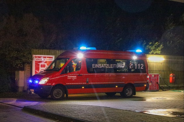 FW D&uuml;ren: Verkehrsunfall auf der Euskirchener Stra&szlig;e - Vier Verletzte, Hauswand besch&auml;digt