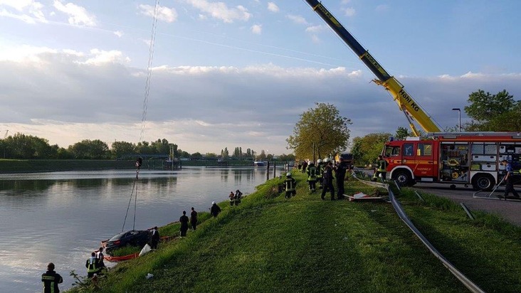 POL-PDLU: Speyer - Nach Überholvorgang Leitplanke durchbrochen und in den Rhein gefahren