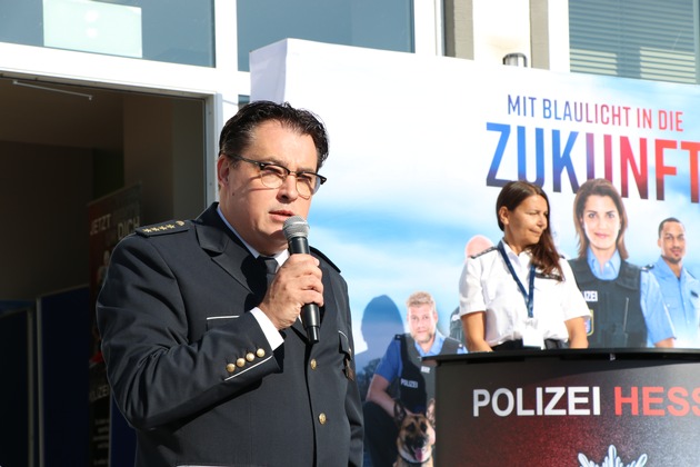 POL-WI: Schichtwechsel im Polizeipräsidium