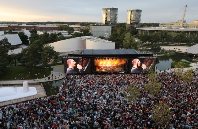 Autostadt GmbH: Tausende Fans feiern mit Andreas Bourani letztes Konzert des Sommerfestivals der Autostadt