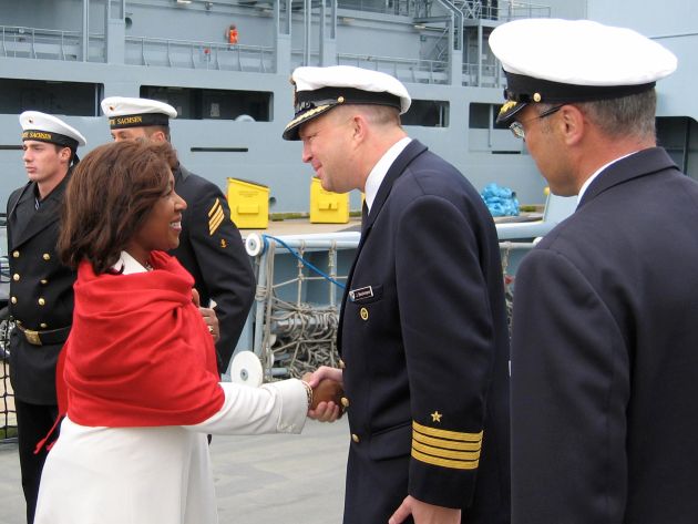 Deutsche Marine - Pressemeldung: Vertreterin der Queen besucht deutsche Marineschiffe in Halifax