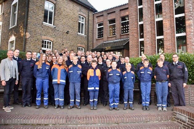 FW Hünxe: 200 Jahre Ehrenamt - Ehrungen für Mitglieder der Freiwilligen Feuerwehr