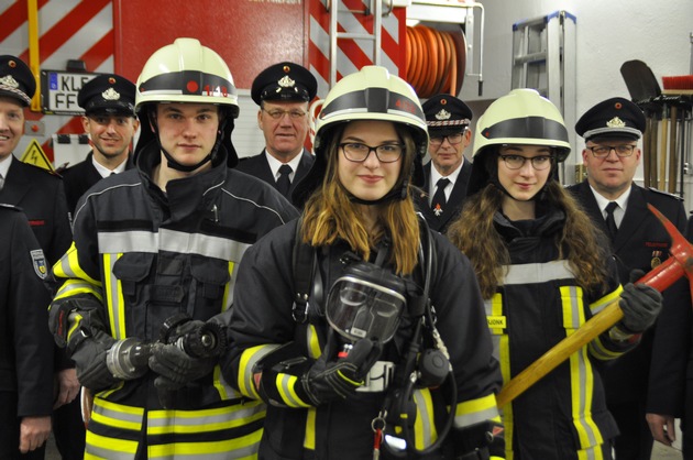 FW-KLE: Freiwillige Feuerwehr Bedburg-Hau bekommt Nachwuchs / Mitglieder der Jugendfeuerwehr wechseln in die aktive Wehr