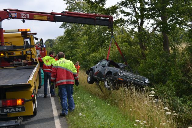 POL-HI: Holle/ Grasdorf - Porsche überschlägt sich auf B 6 - zeitgleich stürzt Kradfahrer auf Gegenfahrbahn *** mehrere Verletzte *** Vollsperrung B6