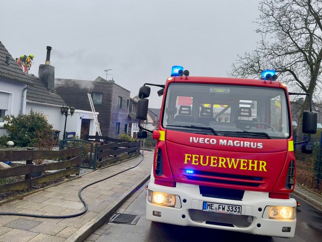 FW-Heiligenhaus: Kaminbrand in Heiligenhaus Isenbügel