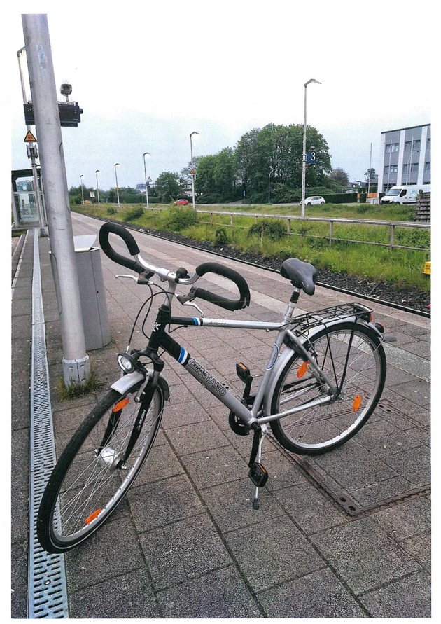 POL-KLE: Goch - Polizei sucht Eigentümer von drei Fahrrädern / Wer kennt die abgebildeten Räder?