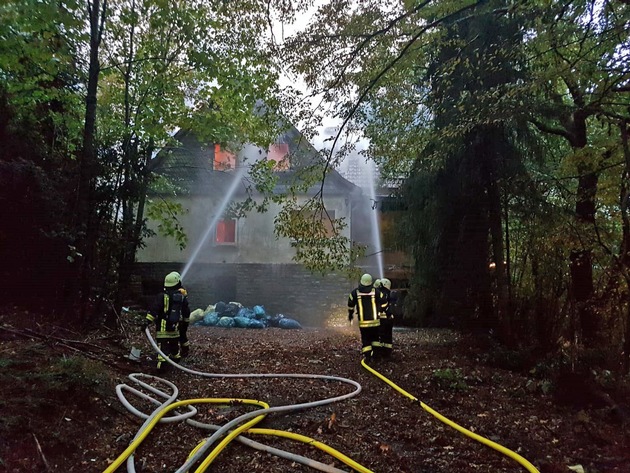 POL-ME: Wohnhausbrand durch Brandstiftung - Velbert - 1809112