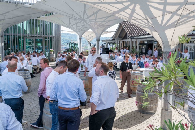 AGRARTECHNIK lädt Landtechnikbranche zum Sommertreff nach Würzburg