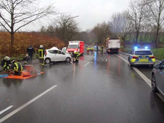 FW-DO: Fahrerin schwer verletzt im PKW eingeklemmt