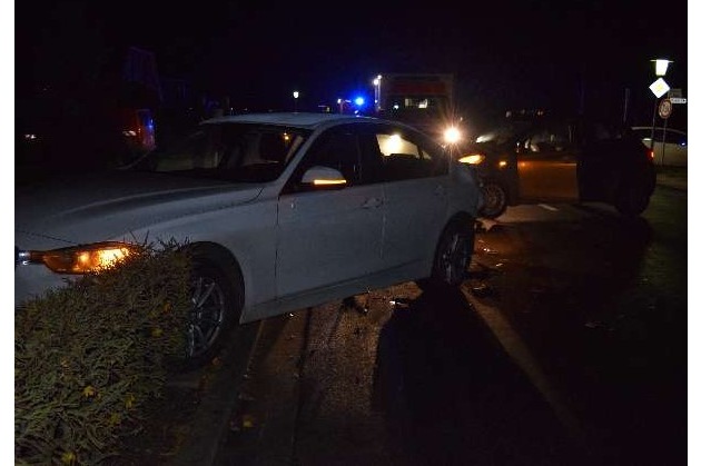 POL-WHV: Verkehrsunfall im Wangerland - Zwei verletzte Personen (2 FOTOS)