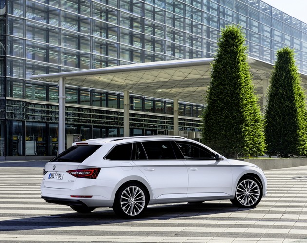 Neuer SKODA Superb Combi gibt Premiere auf der IAA - Marktstart am 26. September (FOTO)