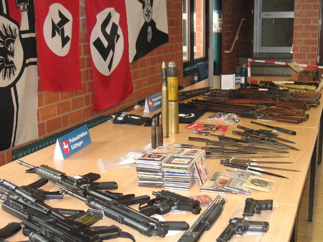 POL-GOE: (55/2009) Polizei durchsucht 32 Objekte von Angehörigen der rechtsextremistischen Szene