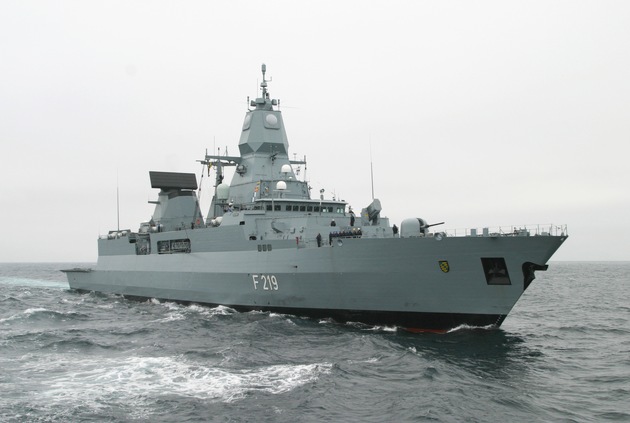 Fregatte &quot;Sachsen&quot; mit Kurs auf Wilhelmshaven - Luftverteidigungsfregatte F124 weist Fähigkeit zum Verbandschutz nach (mit Bild)