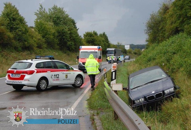 POL-PPWP: Auf Gegenfahrbahn geraten - bei Kollision verletzt