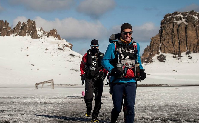 Distrelec Manager bewältigt als erster Schweizer die Ultramarathon- Serie &quot;4 Desert Grand Slam 2014&quot;