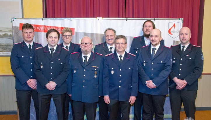 FW-RD: Jahreshauptversammlung der Feuerwehr Holzbunge - Ehrungen für 140 Jahre Feuerwehrzugehörigkeit und 90-jähriges Jubiläum im Mai 2024
