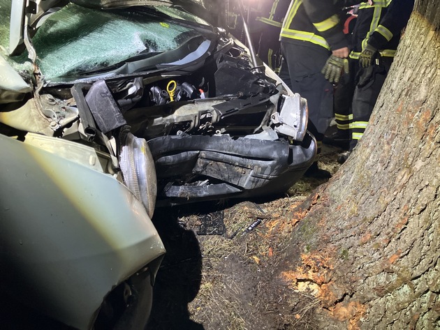 POL-STD: 43-jähriger Autofahrer bei Unfall im Alten Land schwer verletzt, Sechs Fahrer unter Alkohol und Drogen erwischt und aus dem Verkehr gezogen