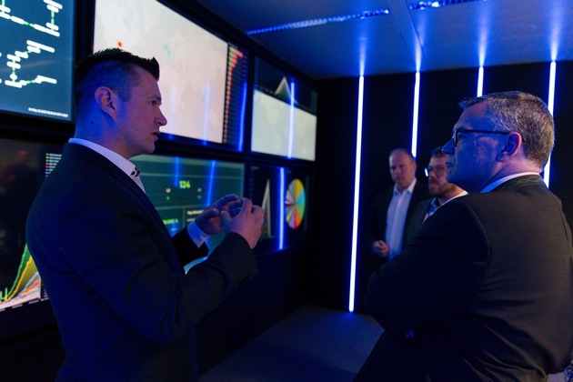 Bayerische Cybersicherheit für Europas Daten - Bayerns Staatskanzleichef Herrmann besucht Myra Security