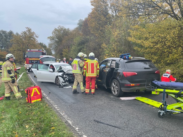 FW Lehrte: 5 Verletzte bei Verkehrsunfall auf der L413 bei Sievershausen