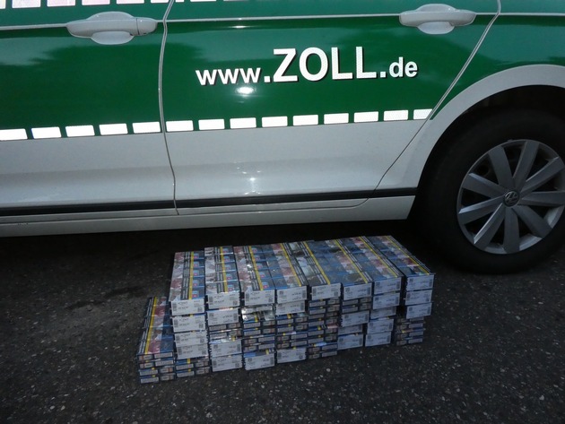 HZA-UL: Zöllner erwischen zwei Zigarettenschmuggler / 20.000 Zigaretten kreativ versteckt / 3400 Euro Tabaksteuer hinterzogen