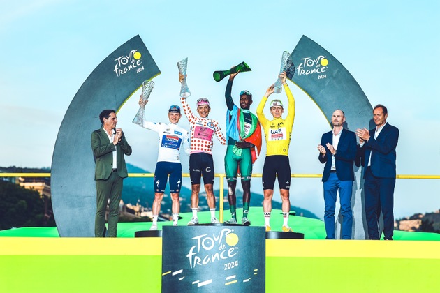 Getarnter Škoda Elroq hat die Finaletappe der Tour de France begleitet; Tadej Pogačar holt den Sieg