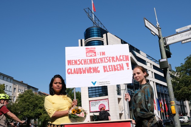 Menschenrechtsaktion vor der SPD-Bundeszentrale: Aung San Suu Kyi verdient den Willy-Brandt-Preis nicht