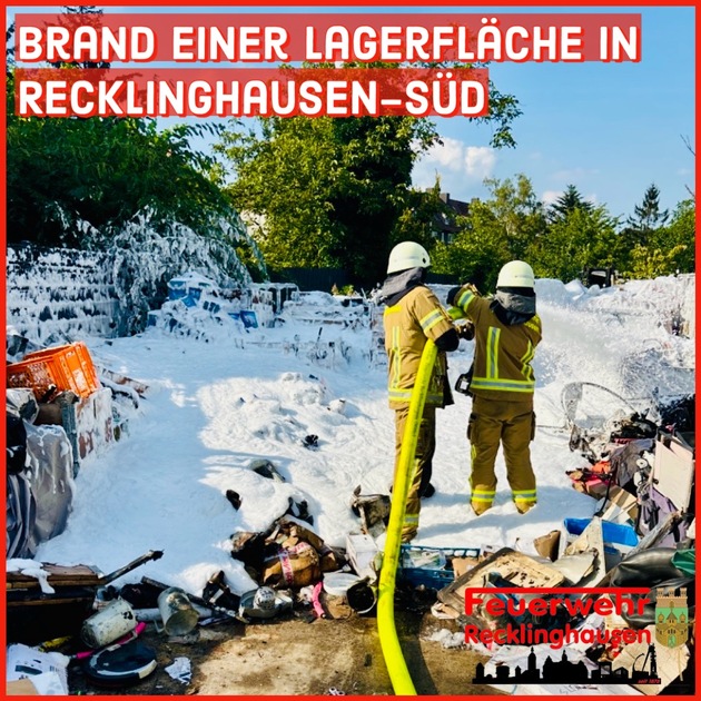 FW-RE: Brand einer Lagerfläche in Recklinghausen-Süd