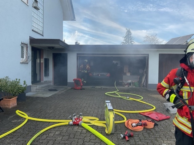 Feuerwehr Weil: Garagenbrand im Ortsteil Haltingen
