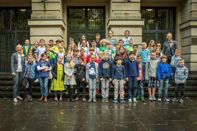 55 junge Forscherinnen und Forscher erhalten KölnerKinderUni-Diplome
