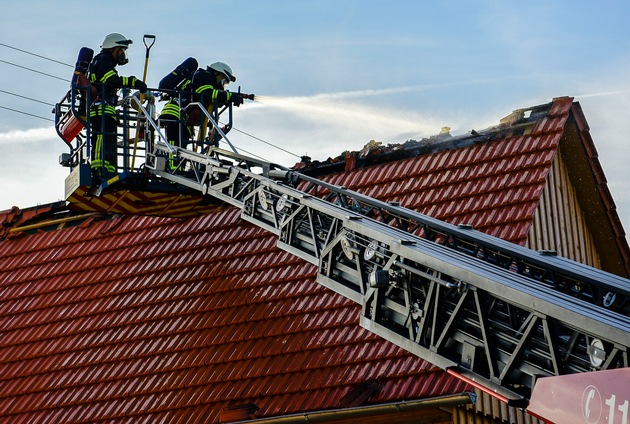 KFV-CW: Dachstuhlbrand in Zavelstein schnell unter Kontrolle