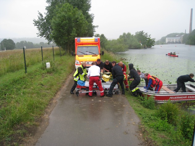 FW-E: Boot gekentert -  Drei verletzte Personen