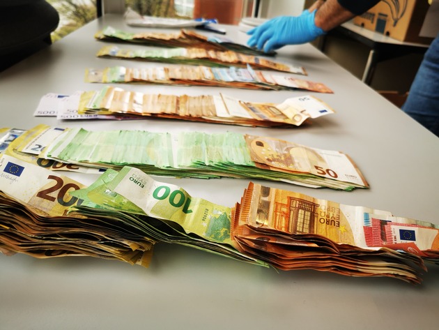POL-H: Polizei vollstreckt Durchsuchungsbeschlüsse und beschlagnahmt Luxusautos, Bargeld und Schmuck
