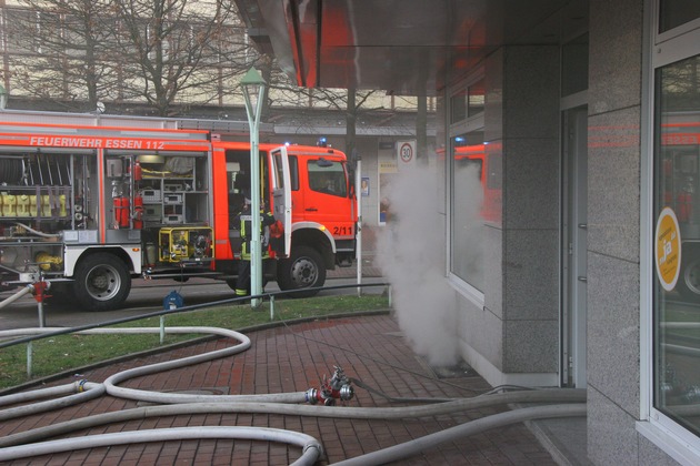 FW-E: Feuer in Essener Commerzbank-Filiale