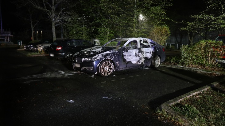 POL-ME: BMW brennt vollständig aus - die Polizei bittet um Hinweise - Hilden - 2404001