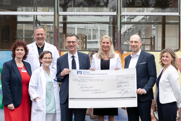 VR Bank Metropolregion Nürnberg eG unterstützt das Kinderklinikum Nürnberg mit Geburtshilfe