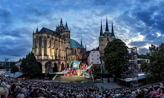 PM der TTG 44-2024 Musiktheater zu Füßen des Thüringer Wahrzeichens: Die DomStufen-Festspiele 2024 in Erfurt