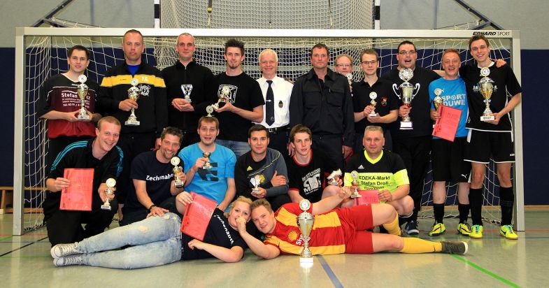 FW-E: Freiwillige Feuerwehr Altenessen gewinnt das Hallenfußballturnier 2014