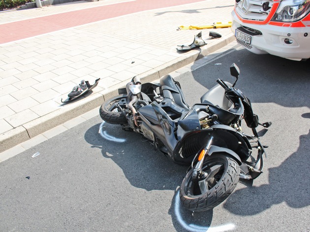 POL-ME: 16-jähriger Rollerfahrer bei Unfall schwer verletzt - Velbert - 2106146