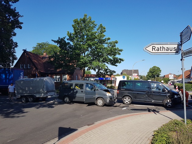POL-CE: Winsen/Aller - Nach Verkehrsunfall drei Menschen verletzt / Autos Schrott