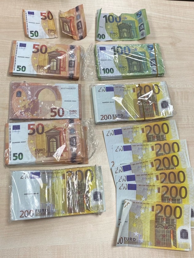 HZA-K: Zoll: Bargeldspürhund Skadi hat den richtigen Riecher und führt zu rund 70.000 Euro Falschgeld bei Reiserückkehrer aus der Türkei