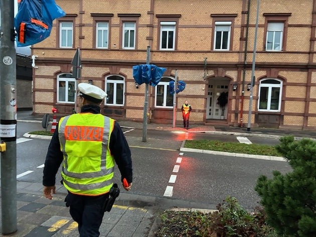 POL-PDLD: Bad Bergzabern - Polizei als Freund und Helfer der jüngsten Verkehrsteilnehmer